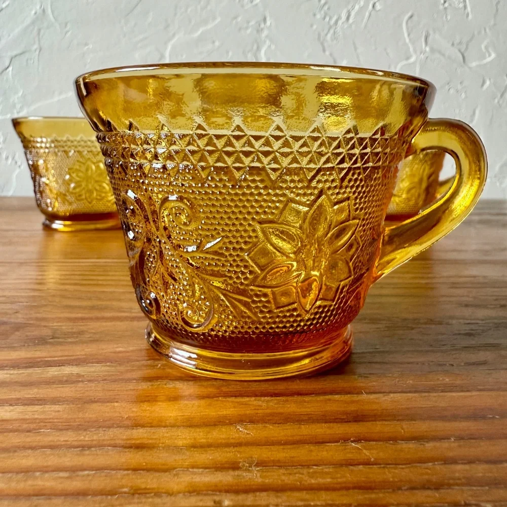 Tiara Sandwich Amber Pressed Glass Cups – Set of 4 - Picture 9 of 9